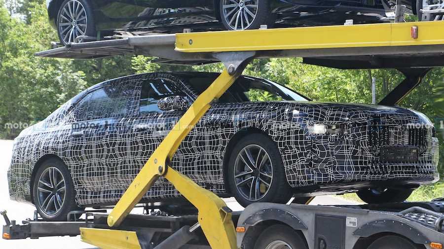 BMW i7 Spied For First Time With Production Body