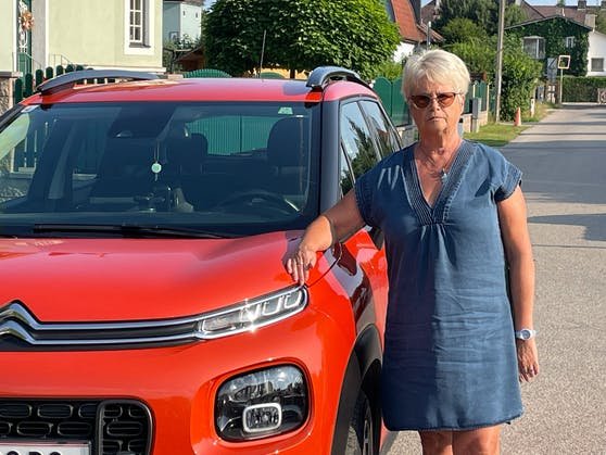 Oma und Opa warteten auf Parkplatz – 700 Euro Strafe